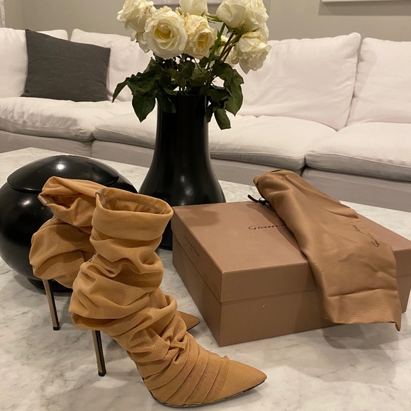 AleViheeled booties size 375